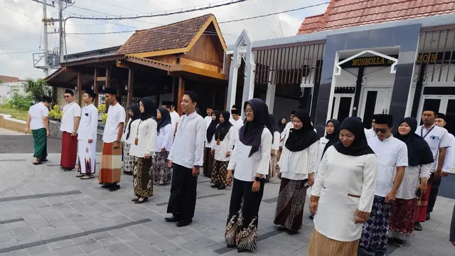 Rayakan Hari Santri, ASN Banyuwangi Wajib Kenakan Sarung dan Peci Selama Tiga Hari