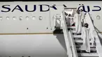 Pemain Timnas Arab Saudi tiba Bandara Internasional Hamad di Doha, Qatar. Pasukan The Green Falcons akan berlaga di Piala Dunia 2022 Qatar. (AP/Hassan Ammar)