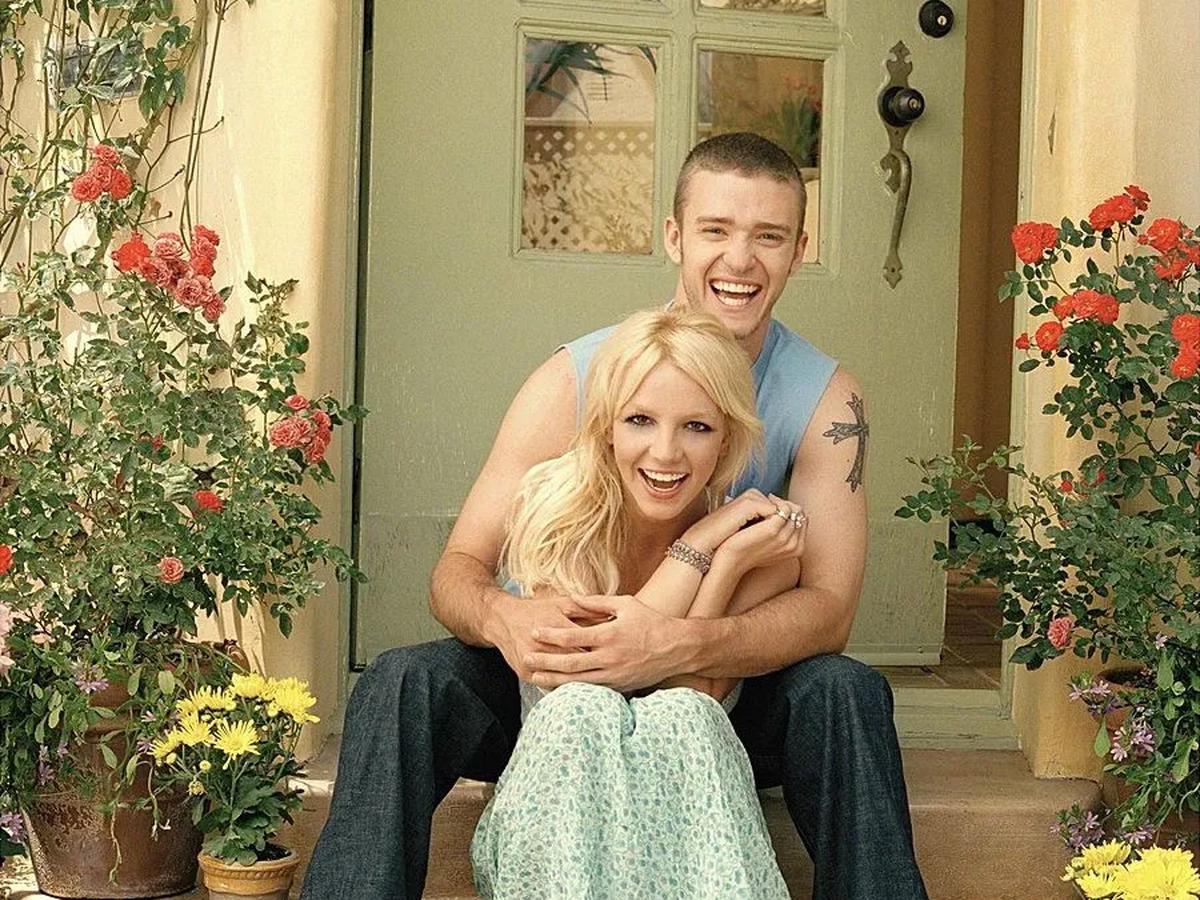 2. Justin Memutuskan Britney Lewat Pesan Teks