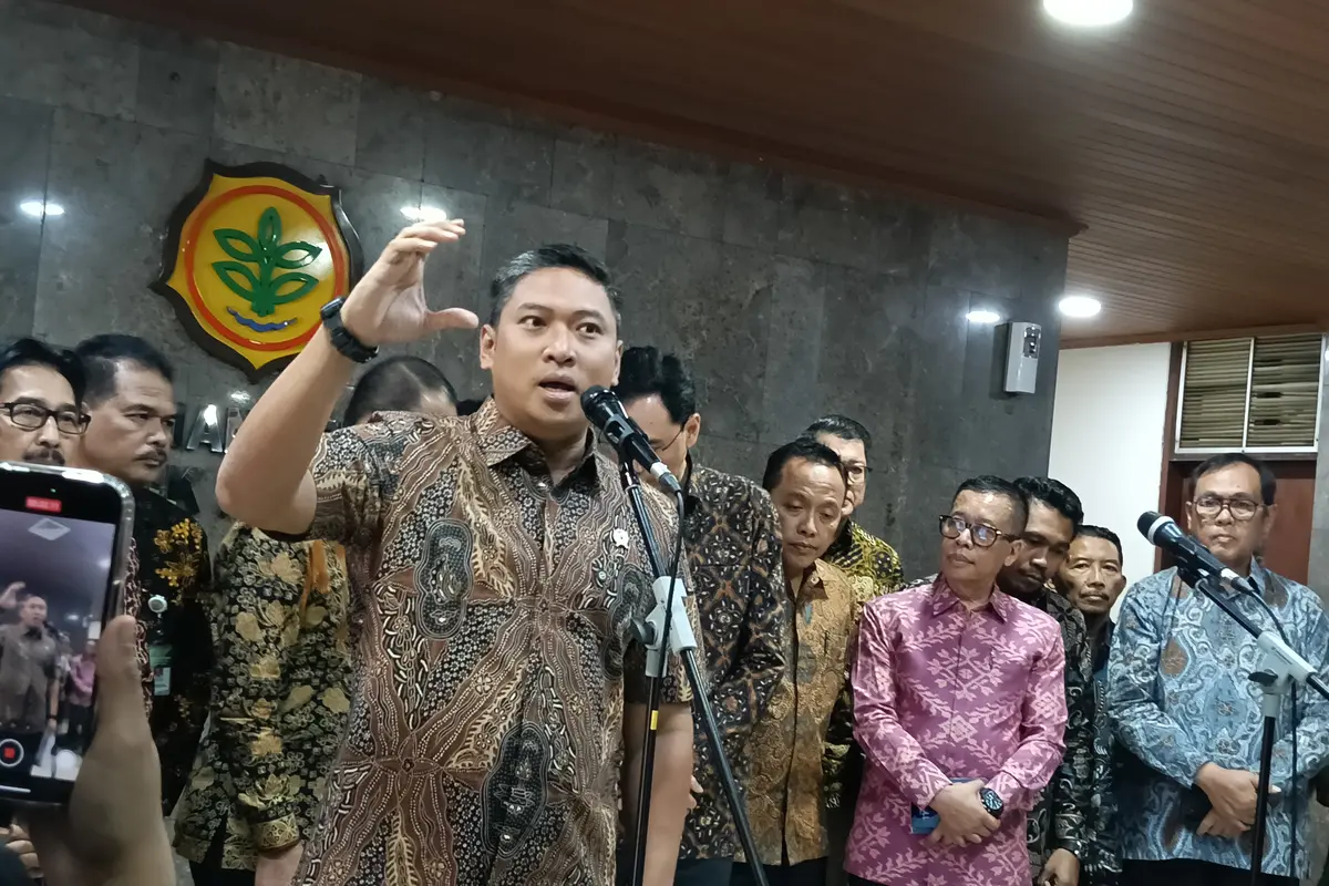 Wakil Menteri Pertanian (Wamentan) Sudaryono usai bertemu pengusaha dan petani sawit di Kantor Kementerian Pertanian (Kementan), Jakarta, Jumat (29/5/2026). (Liputan6.com/Maulandy)