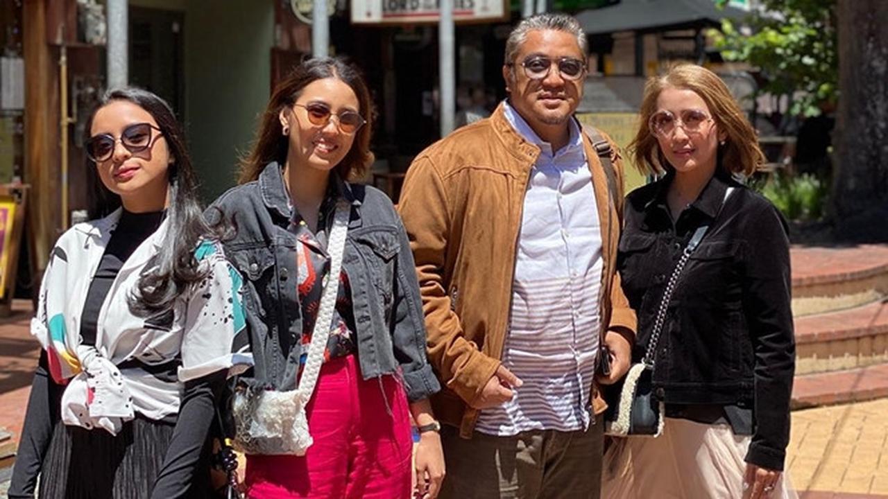 Makin Dewasa dan Cantik, Ini 6 Potret Kedua Anak Dede Yusuf