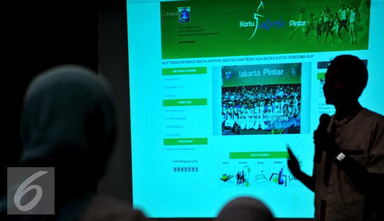 Disdik DKI Jakarta meluncurkan Kartu Jakarta Pintar (KJP) berbasis teknologi, Jakarta, Jumat (10/7/2015). Dengan adanya KJP tersebut diharapkan para siswa yang tidak mampu dapat menikmati pendidikan dengan mudah dan terdata. (Liputan6.com/Yoppy Renato)