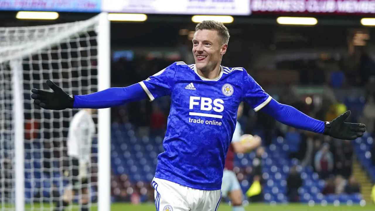 FOTO: Leicester City Permalukan Burnley di Stadion Turf Moor