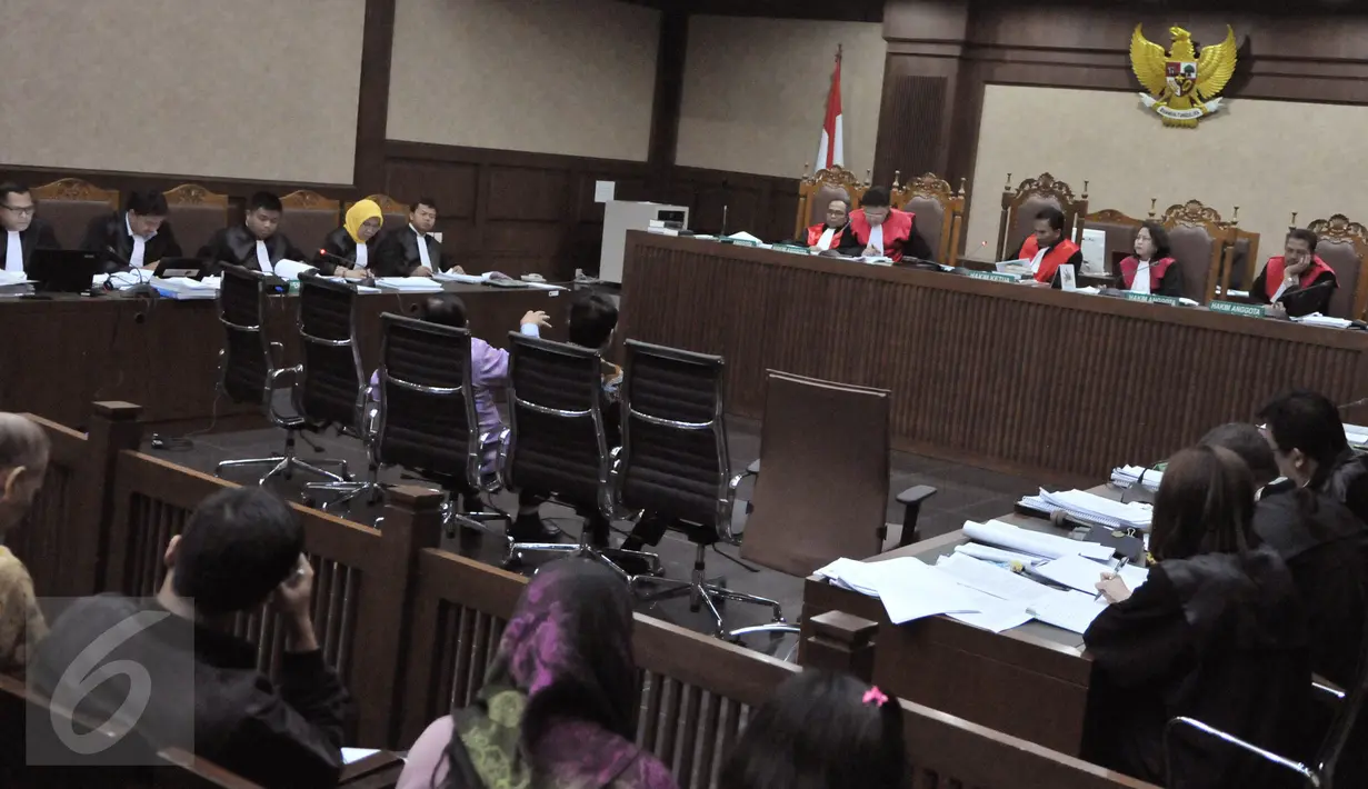 Suasana sidang lanjutan kasus korupsi pengadaan e-KTP yang digelar di pengadilan Tipikor, Jakarta (10/4). Juru bicara KPK menyatakan akan menggali keterangan dari para saksi terkait proses pengadaan e-KTP. (Liputan6.com/Helmi Afandi)