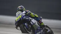 Pebalap Movistar, Valentino Rossi, menempati posisi kedelapan pada tes pramusim MotoGP 2018 di Sirkuit Sepang, Selasa (30/1/2018). (Twitter/Yamaha MotoGP)