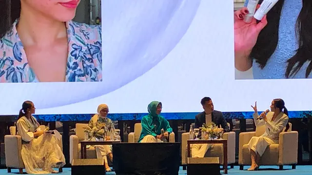 Sesi talkshow Dermlive The Latest Advanced In Acne Care di Jakarta