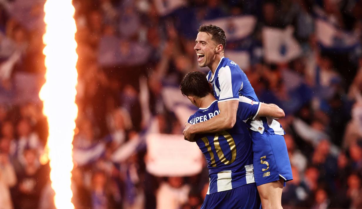 Kepastian itu didapatkan skuad berjuluk Dragões tersebut setelah mengalahkan FC Alverca dengan skor 1-0 di Dragao stadium, Porto, Portugal. (AP Photo/Miguel Angelo Pereira)
