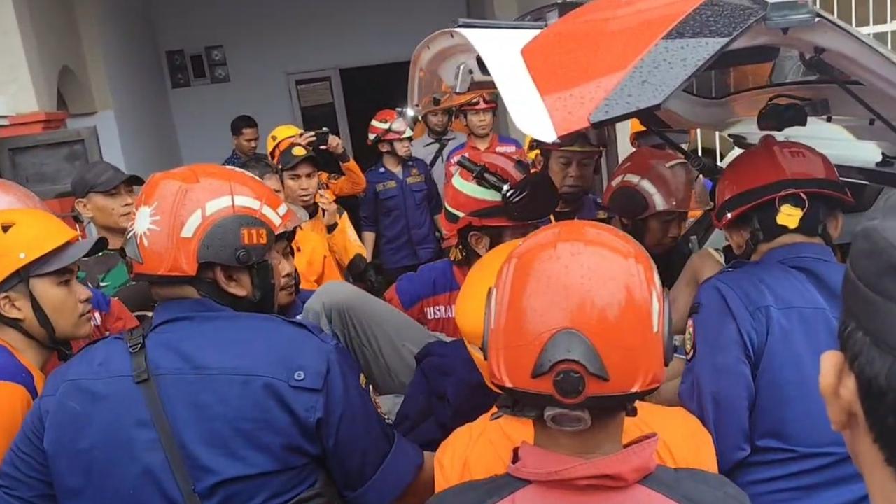 Pasutri di Makassar Tertimpa Atap Beton Indekos
