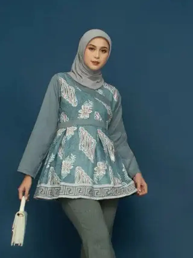 10 Atasan Batik untuk Wanita Terbaru 2024, Rekomendasi yang Tepat untuk Lebaran