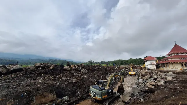 Lokasi banjir lahar dingin di Nagari Bukik Batabuah, Kabupaten Agam, Sumatera Barat, Selasa (21/5/2024)