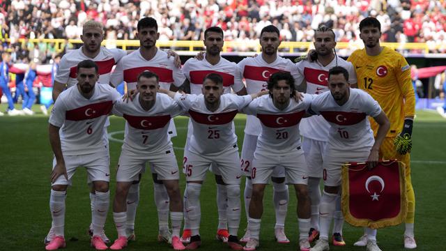 Foto: Cristiano Ronaldo Kembali Cetak Assist Kontra Turki, Portugal Jadi Tim Ketiga yang Melaju ke Babak 16 Besar Euro 2024