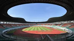 Suasana Stadion Pakansari, Cibinong, Kabupaten Bogor, Rabu (23/7/2026), menjelang menjadi kandang Timnas Indonesia pada babak penyisihan Grup A Piala AFF 2026. Stadion berkapasitas sekitar 30 ribu penonton tersebut terus menjalani pembenahan dengan progres mencapai sekitar 98 persen. Timnas Indonesia dijadwalkan menghadapi Kamboja pada 27 Juli 2026 dan Vietnam pada 3 Agustus 2026 di Stadion Pakansari. (Bola.com/Muhammad Adi Yaksa)