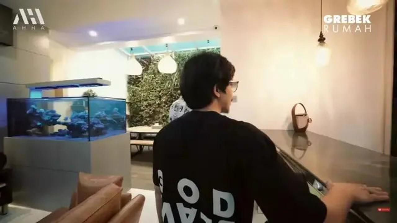 9 Potret Dapur di Rumah Denny Sumargo yang Minimalis, Nyaman dan Fungsional