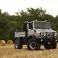 Untuk melapangkan garasi rumahnya, Arnold melepas Unimog U1300 SE 6,4 yang telah dimodifikasi.