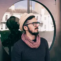 Pria berjenggot/copyright: unsplash/clem onojungho