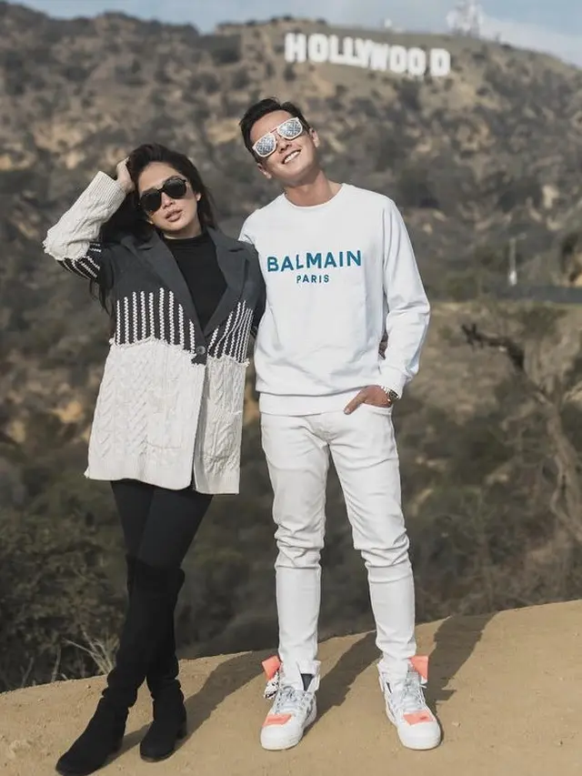 Tampilan Andhika Pratama saat Bersama Anak dan Istrinya