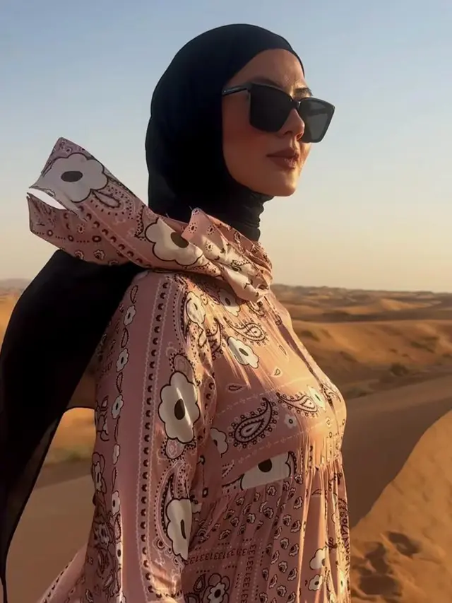6 Potret Anggun 6 Gaya Hijab Paula Verhoeven di Dubai, Makin Bersinar dan Pancarkan Kembali Aura ModelBolsterli Kenakan Lace Dress di Momen Pengajian Jelang Menikah
