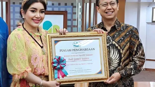 Menkes Terima Penghargaan Pahlawan Transformasi Kesehatan Indonesia dari PDSI dan Koalisi