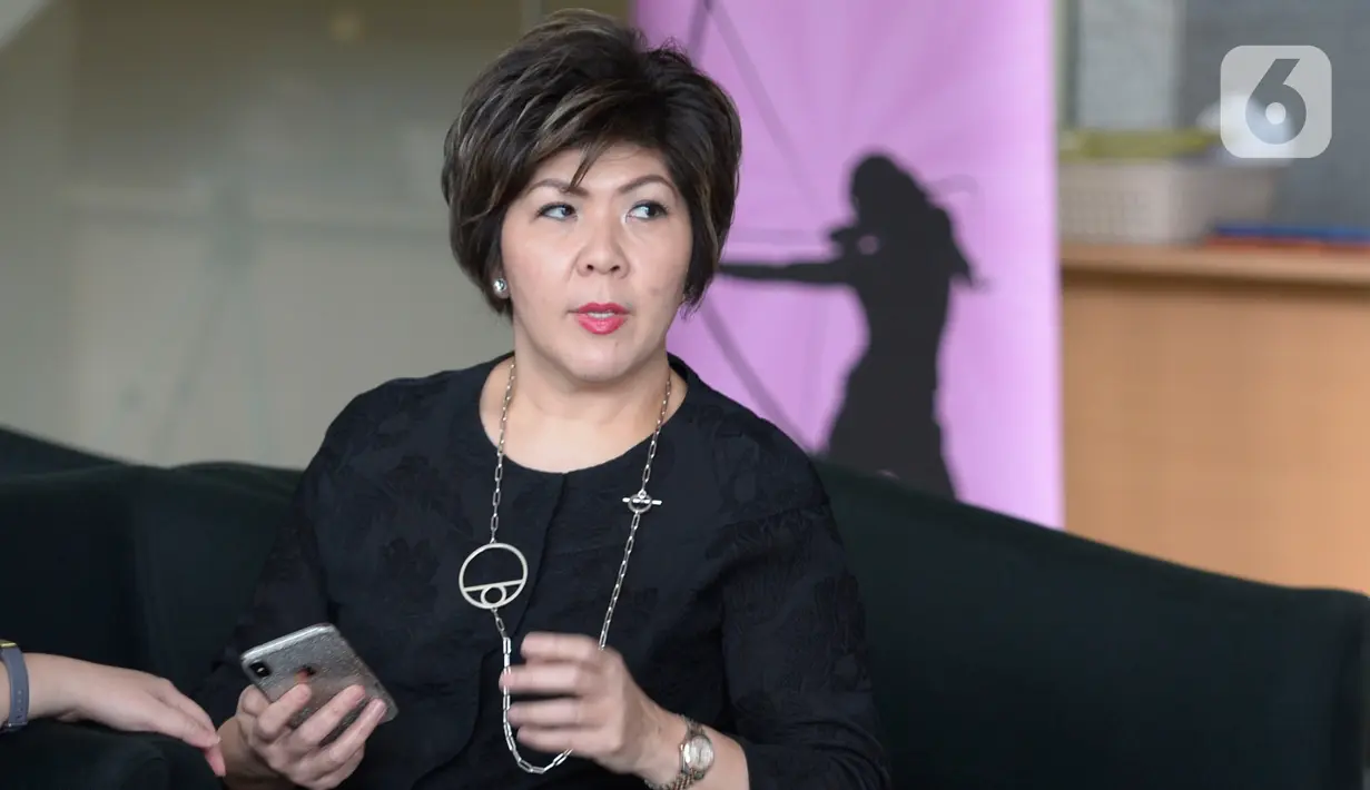 Thong Lena sebagai pihak swasta memenuhi panggilan penyidik KPK di Jakarta, Selasa (10/3/2020). Thong Lena diperiksa sebagai saksi untuk tersangka Heindra Soenjoto terkait kasus dugaan suap dan gratifikasi yang menjerat mantan Sekretaris Mahkamah Agung (MA), Nurhadi. (merdeka.com/Dwi Narwoko)