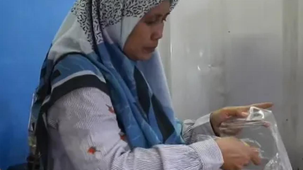 Ibu Rumah Tangga Lulusan Kedokteran Hewan Ini Pilih Dagang Kue Lumpur Bakar, Kini Sukses Punya 9 Cabang