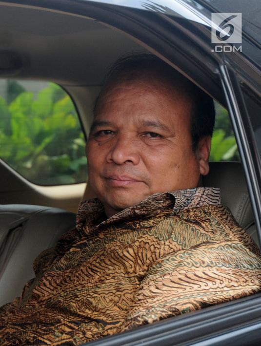 Mantan Ketua PPATK, Yunus Husein usai menjadi pembicara internal pegawai KPK di gedung KPK, Jakarta, Senin (30/4). Yunus menjadi pembicara tentang tindak pidana pencucian uang (TPPU) indikasi perputaran uang di pasar modal. (Merdeka.com/Dwi Narwoko)