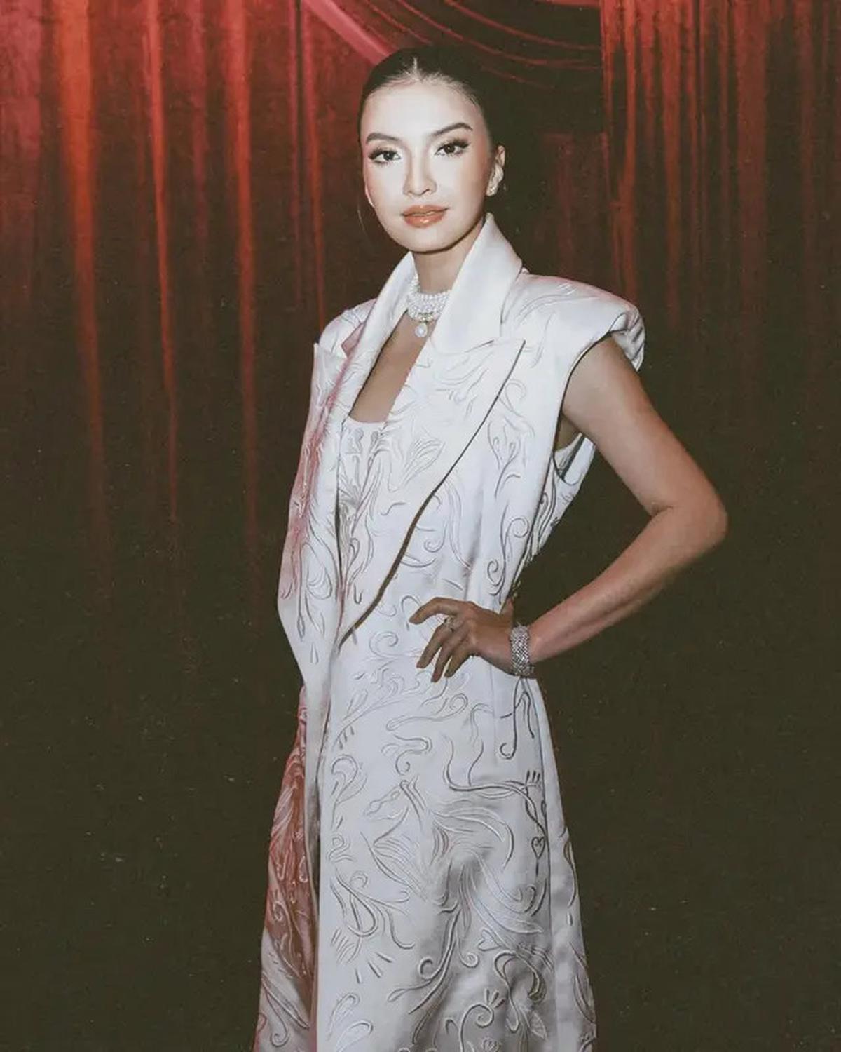 Gaya Dualisme Raline Shah Setelah Jadi Presiden Jomblo Indonesia, Dari Tampil Semi Glam hingga Semi Maskulin