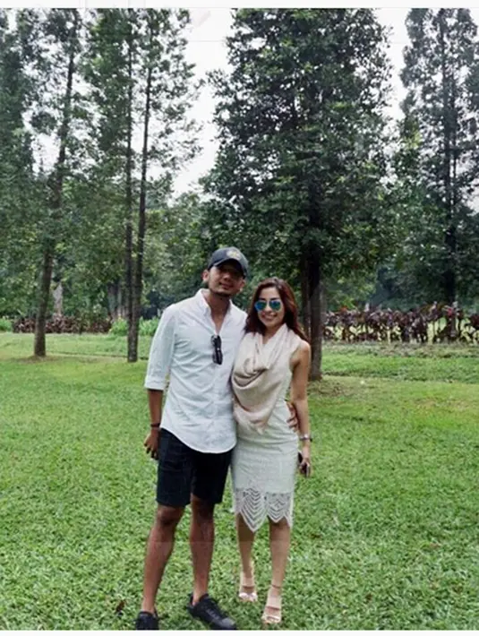 Ibunda Nikita melihat keluarganya Tutde sangat terbuka. Itu yang membuat kedua keluarga ini menjalin hubungan baik.  (Instagram/@tutde)