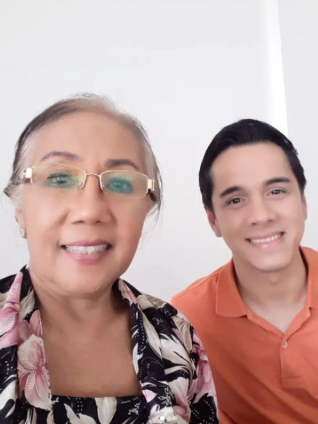 6 Potret Wajah Asli Mbah Dok KKN Di Desa Penari, Beda Banget