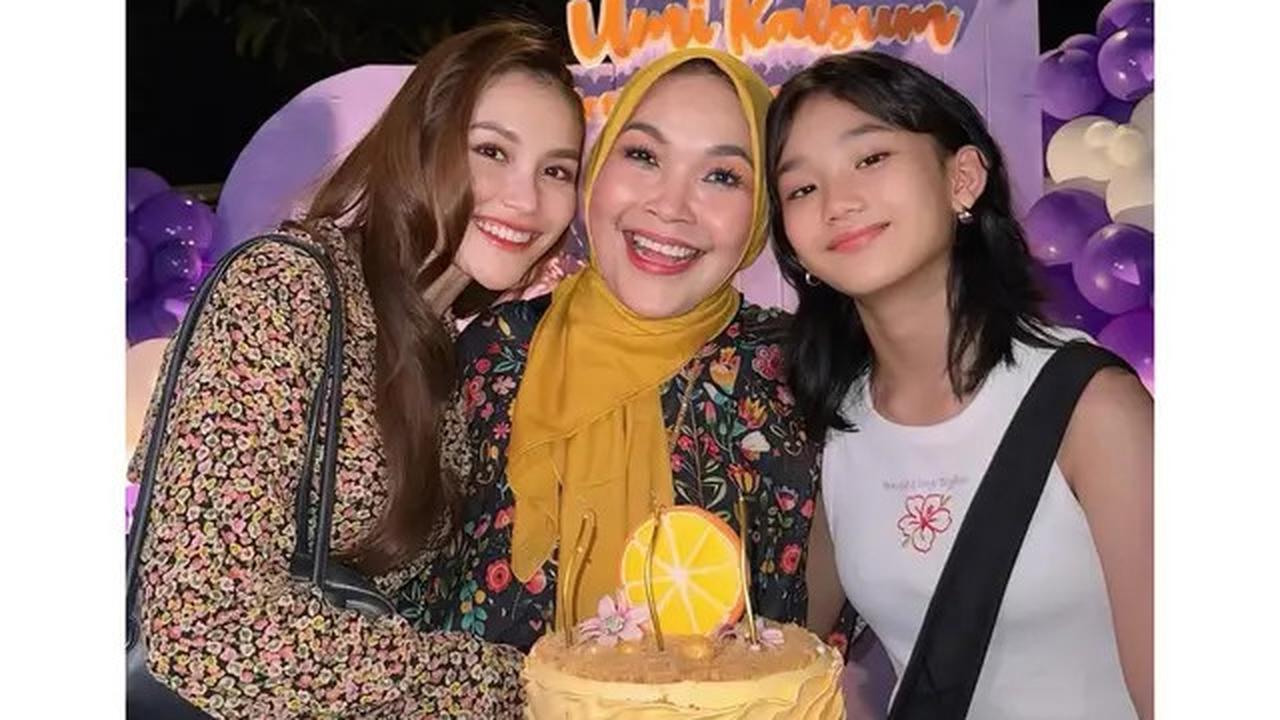 5 Potret Pesta Ultah Ibunda Ayu Ting Ting, Suprise Manis dari Keluarga Tercinta