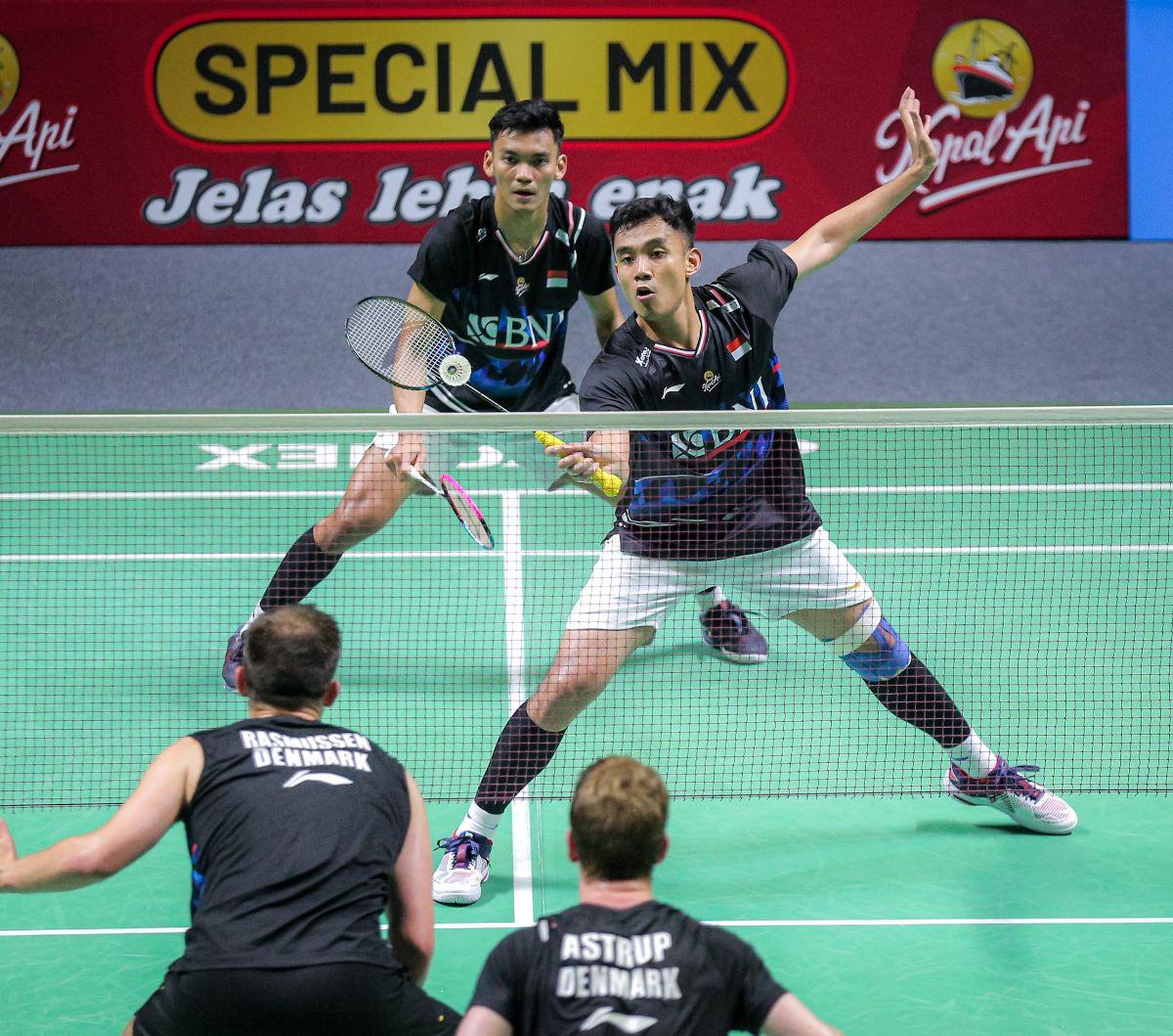 Pebulu tangkis ganda putra Indonesia,&nbsp;Bagas Maulana/Muhammad Shohibul Fikri setelah bertanding melawan wakil Denmark,&nbsp;Kim Astrup/Anders Skaarup Rasmussen pada perempat final Indonesia Open 2024 di Istora Senayan, Jakarta, Jumat (7/6/2024). Bagas