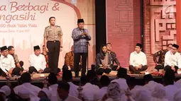 Wapres Jusuf Kalla memberikan sambutan dalam acara Himbara buka puasa bersama anak yatim di JCC, Jakarta, Kamis (15/06). Himbara menyerahkan bantuan penunjang pendidikan senilai Rp200 juta.(Liputan6.com/Fery Pradolo)