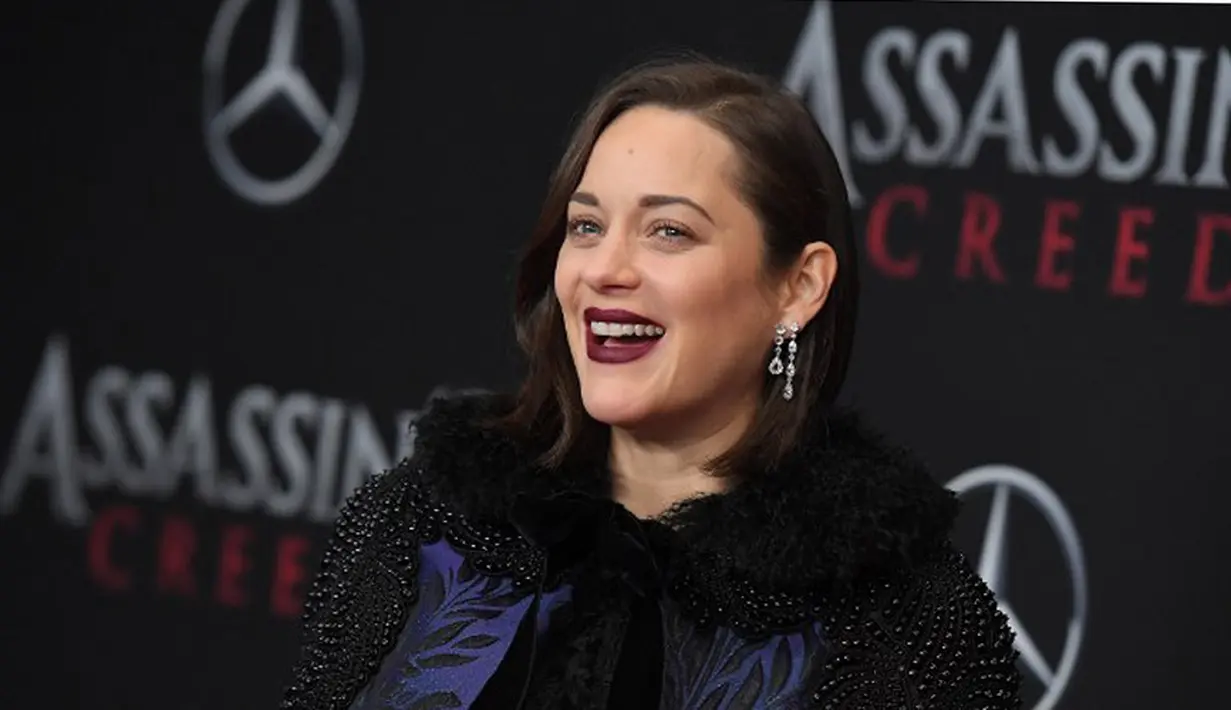 Marion Cotillard kini tengah berbahagia. Ia baru saja melahirkan anak ke-2 yang merupakan buah cintanya bersama sang kekasih, Guillaume Canet. Kabar bahagia ini tentu saja didambakan mereka sejak lama. (AFP/Bintang.com)