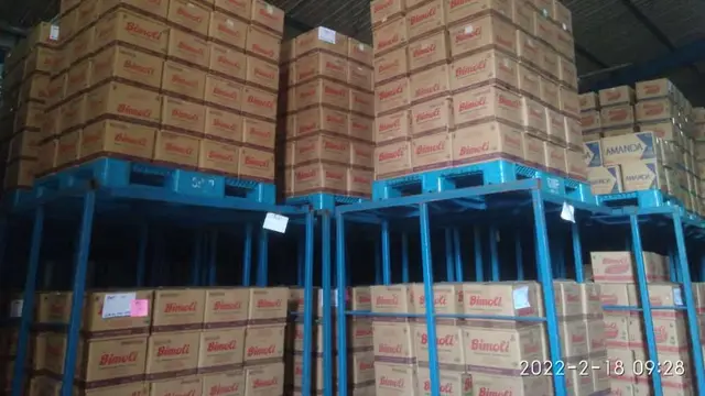 Minyak goreng menumpuk di gudang