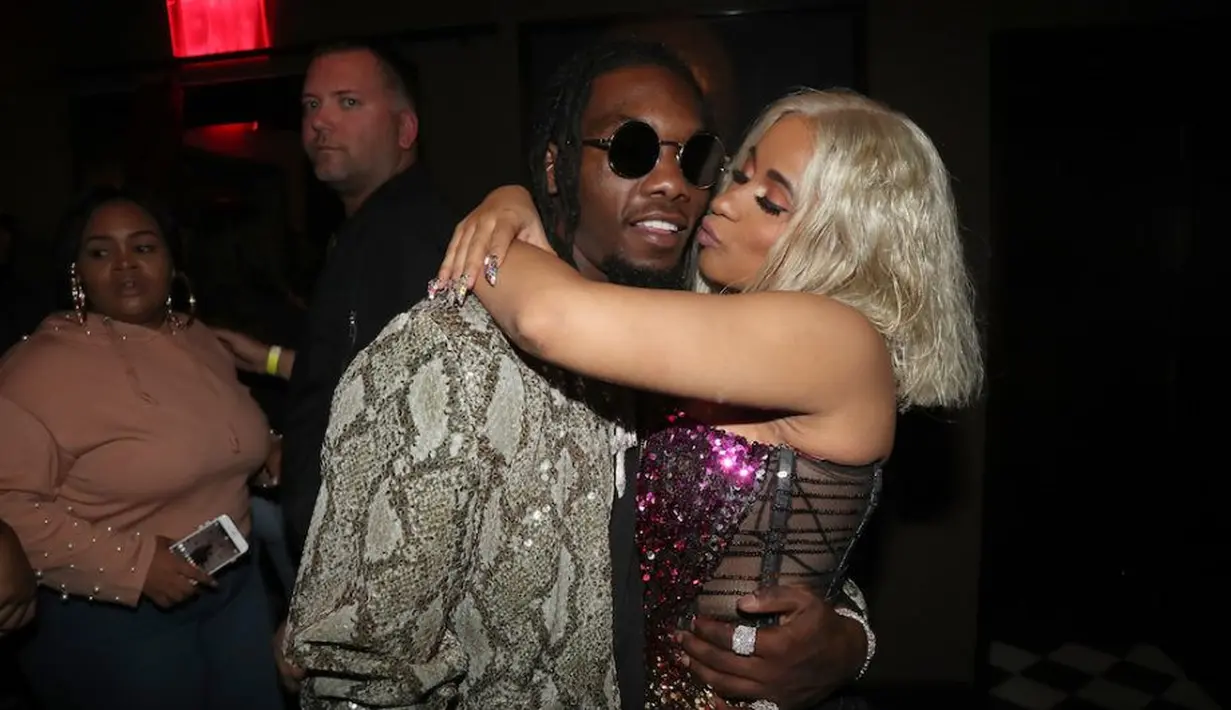 Kini Cardi B dan Offset tengah menantikan kelahiran anak perempuan di bulan Juli mendatang. (NME)