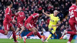 Sayangnya, Liverpool gagal mempertahankan keunggulan tersebut. Pada menit ke-90, Richarlison berhasil membobol gawang The Reds setelah memanfaatkan umpan dari Randal Kolo Muani. (Peter Byrne/PA via AP)