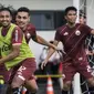 Pemain Persija Jakarta, Rohit Chand, menangkap bola saat latihan di Lapangan ABC, Jakarta, Jumat (30/3/2018). Latihan ini persiapan jelang laga Liga 1 melawan Arema FC. (Bola.com/Vitalis Yogi Trisna)