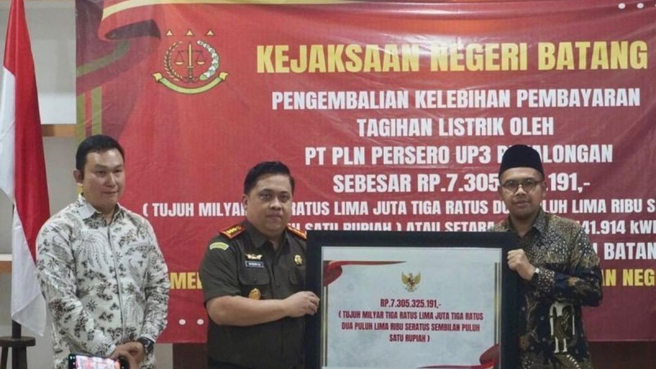 Kejari Batang Serahkan Rp7,3 Miliar Kelebihan Bayar Listrik ke Pemkab, Perkuat Tata Kelola Keuangan Daerah