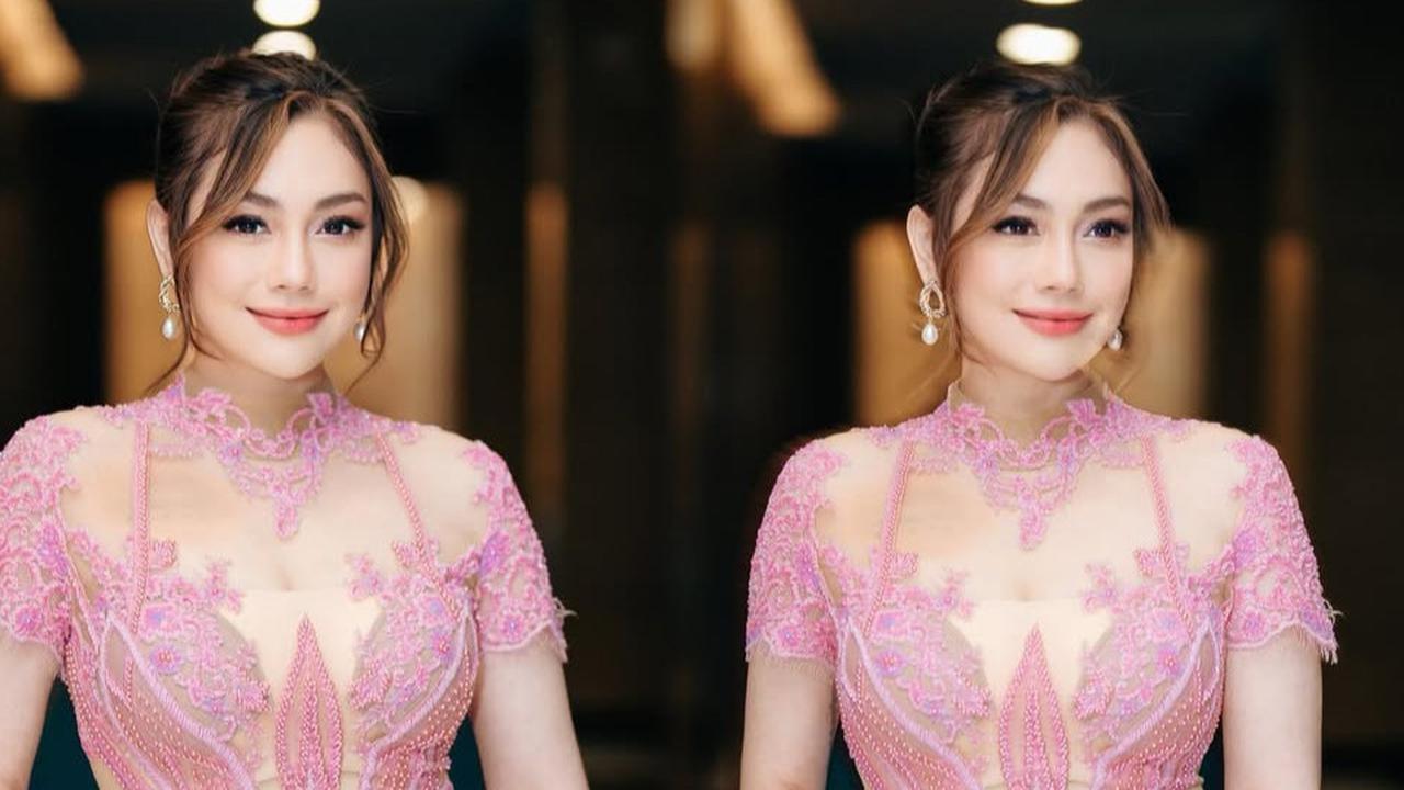 7 Inspirasi Model Kebaya Elegan Ala Celine Evangelista yang Mampu Gabungkan Gaya Klasik dan Modern