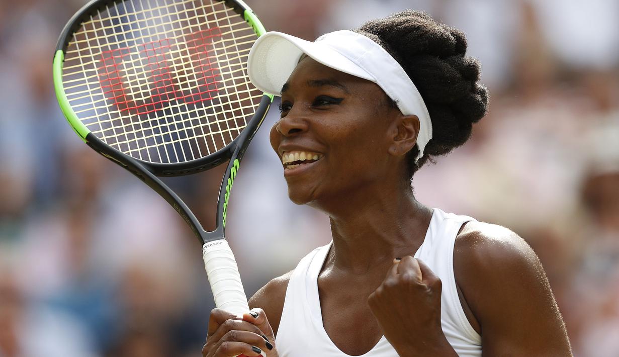 Venus Williams pertama kali meraih gelar Wimbledon pada tahun 2000 setelah mengalahkan Lindsay Davenport 6-3, 7-6. Venus telah meraih Wimbledon sebanyak empat kali.  (AFP/Adrian Dennis)