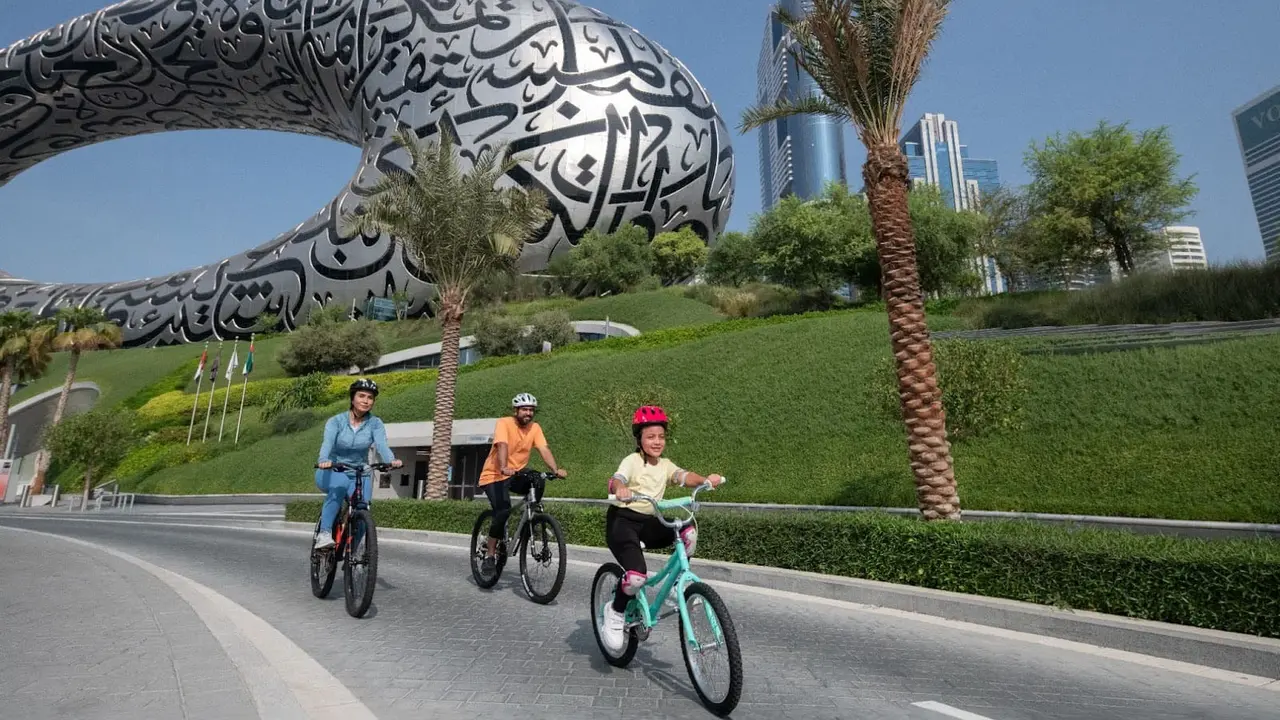 Beberapa aktivitas olahraga yang tersedia di Dubai Fitness Challenge 2025