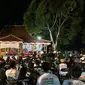 Capres nomor urut 3, Ganjar Pranowo menghadiri pertemuan para pendukung Ganjar-Mahfud di Ndayu Park, Sragen, Jawa Tengah (Jateng) pada Minggu (24/11/2023) malam. (Liputan6.com/Nanda Perdana Putra)