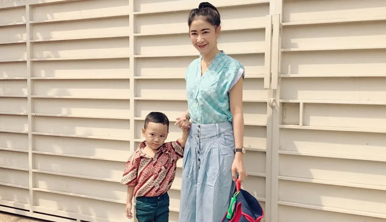 Penampilan glamour Uut Permatasari seakan menghilang dari jagat hiburan dan kini ia menjabat sebagi ibu bhayangkari. (Liputan6.com/IG/@uutpermatasari)