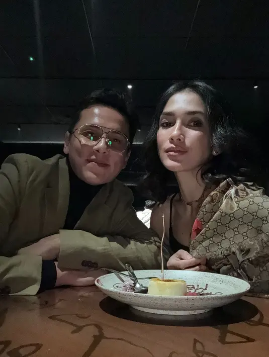 Ussy Sulistyawaty dan Andhika Pratama. [Foto: Instagram/ussypratama]