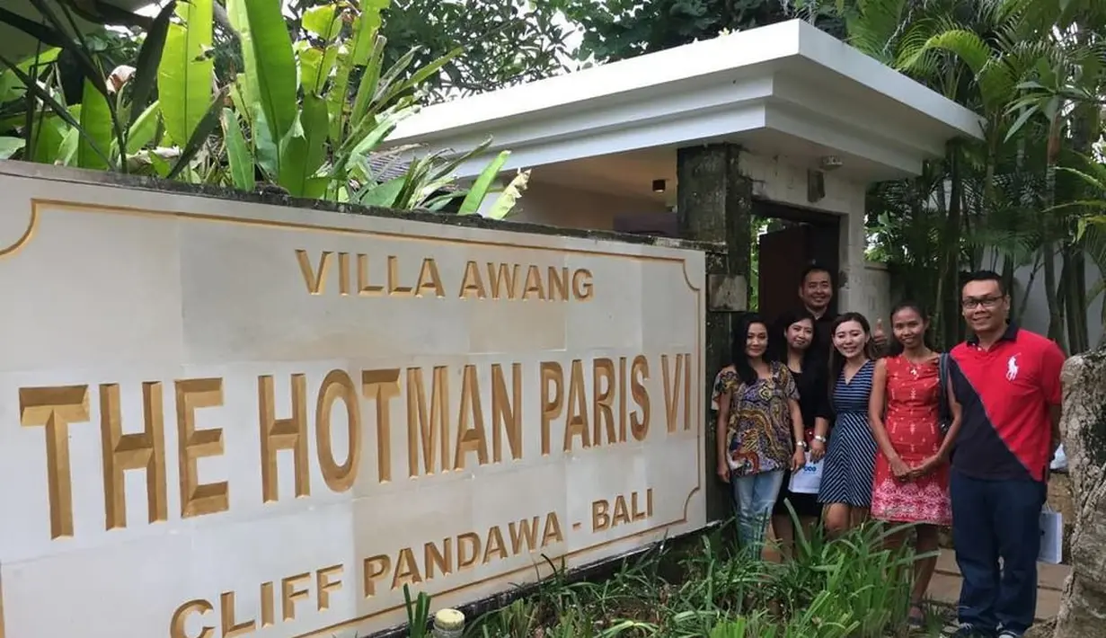 Hotman Paris Hutapea merupakan pengacara kondang Tanah Air. Selama ini, ia dikenal dengan banyak mengurusi kasus besar. Tidak sedikit artis yang menggunakan jasa pengacara asal Sumatera Utara tersebut. (instagram/hotmanparisofficial)