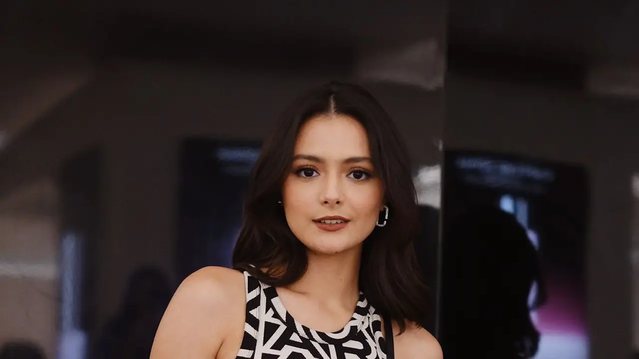 Selain rangkaian koleksi tas yang baru, Pre-Fall 2023 ini Marc Jacob melengkapi koleksinya dengan berbagai Ready-to-Wear, aksesoris, dompet dan sepatu kolaborasi Melissa.