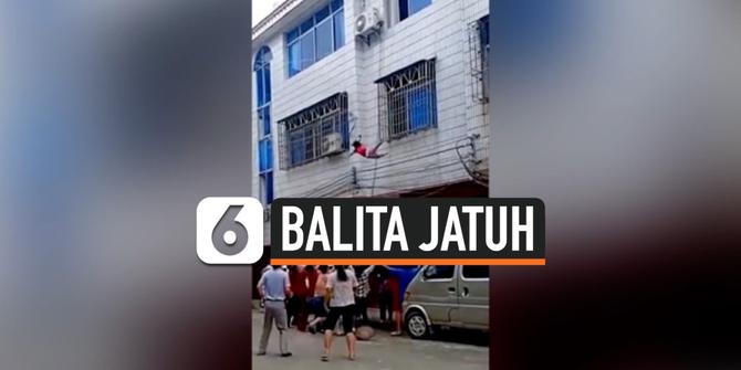 VIDEO: Dramatis, Balita Terjatuh dari Jendela Lantai 2 Berhasil Diselamatkan