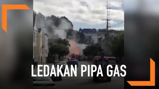 Ledakan gas terjadi dan membakar empat bangunan di San Fransisco. Petugas membutuhkan waktu lebih dari dua jam untuk memadamkan api.