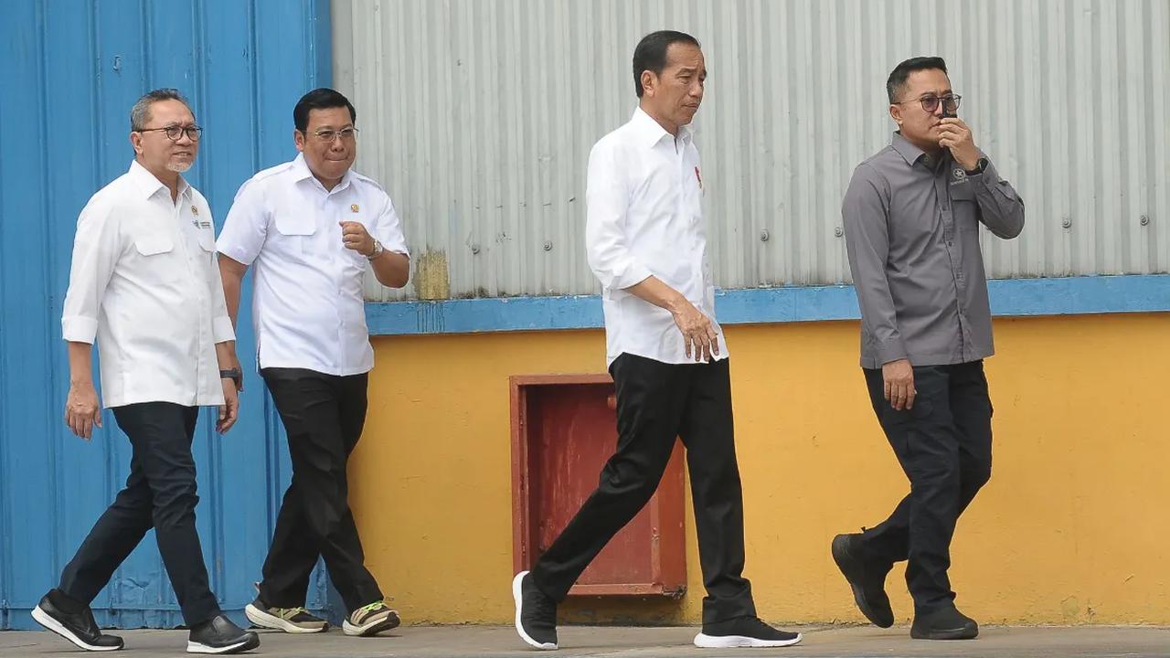 <br>Jokowi pun tidak mau campur soal KPK yang belum mengumumkan Syahrul tersangka seiring isu pemerasan itu.&nbsp;