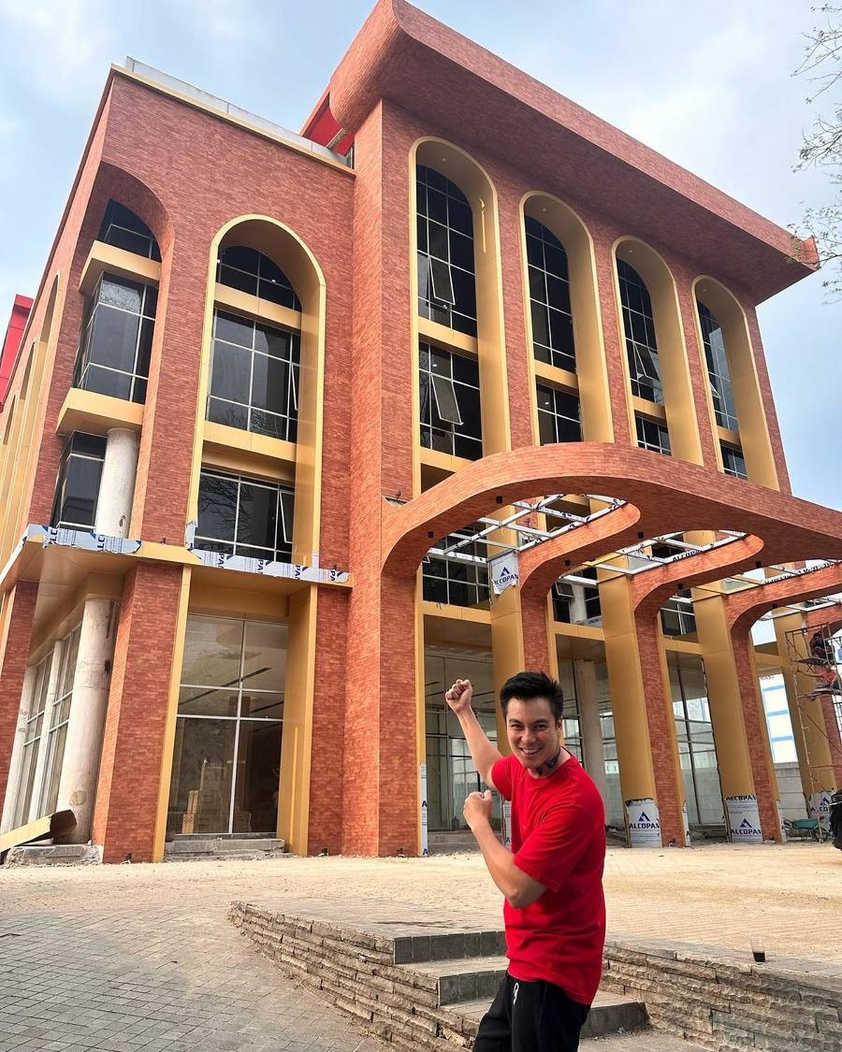 Sinyal keretakan semakin terlihat ketika Baim Wong mengakui bahwa ia setuju dengan pernyataan bahwa pernikahan itu tidak mudah. Pernyataan ini disampaikan Baim saat menjadi tamu di podcast Melaney Ricardo, di mana ia juga mengungkapkan bahwa ia lebih seri
