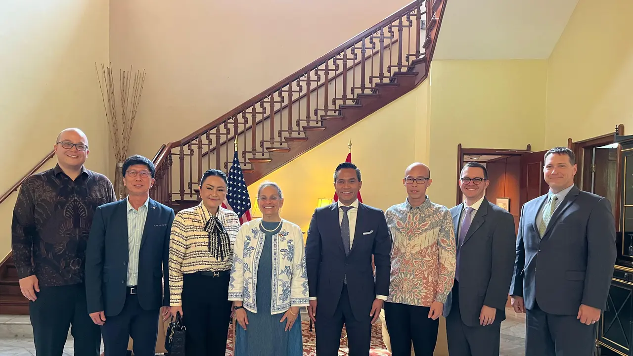 Ketum Kadin Indonesia Anindya Bakrie berkesempatan menyampaikan kebijakan luar negeri Pemerintahan Prabowo Subianto-Gibran Rakabuming Raka dengan Dubes negara-negara Uni Eropa untuk Indonesia.
